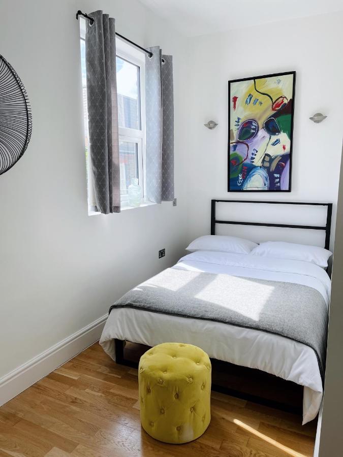 Modern And Light 2 Bed Flat In Sw2 Apartment London Bagian luar foto