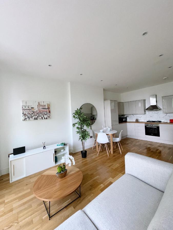 Modern And Light 2 Bed Flat In Sw2 Apartment London Bagian luar foto