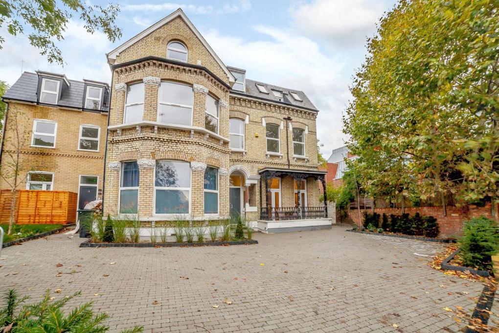 Modern And Light 2 Bed Flat In Sw2 Apartment London Bagian luar foto